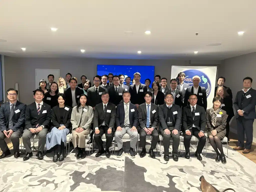 二水会総会の集合写真（前列：旧役員）
