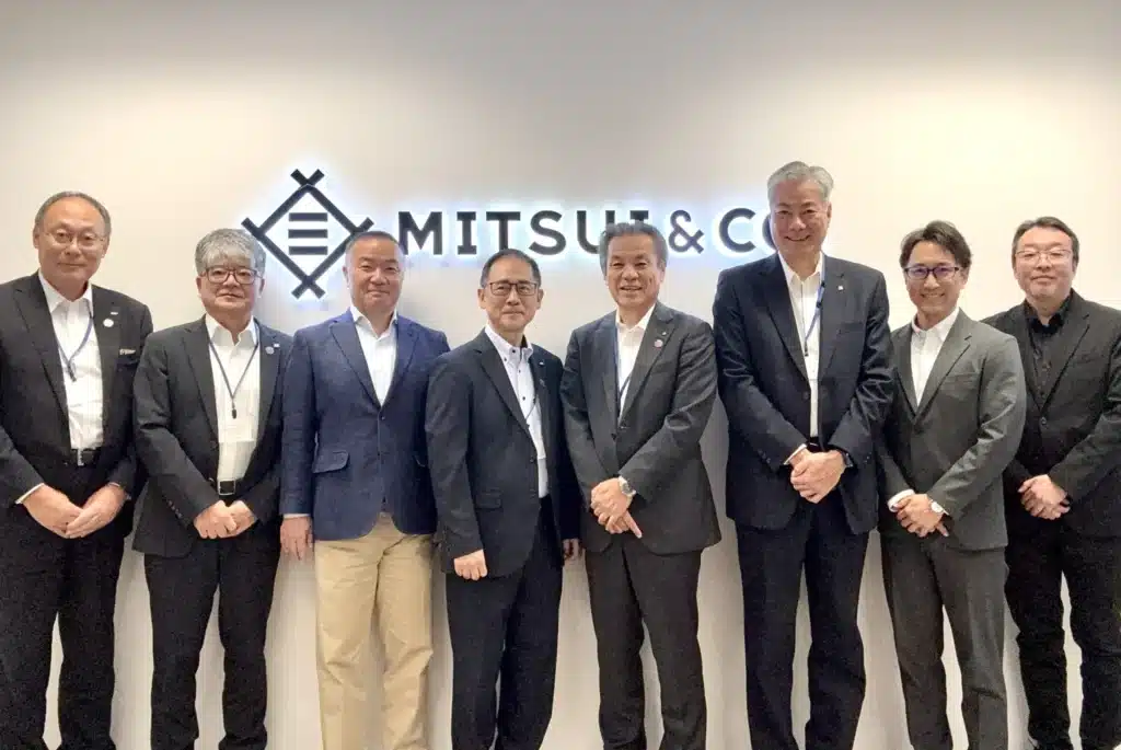 MITSUI & CO NZ Limited社オフィスで撮影した沖縄経済同友会視察団と二水会役員の集合写真（2）